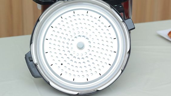 Nồi áp suất điện Sunhouse SHD1552 5 lít thiết kế kín đáo